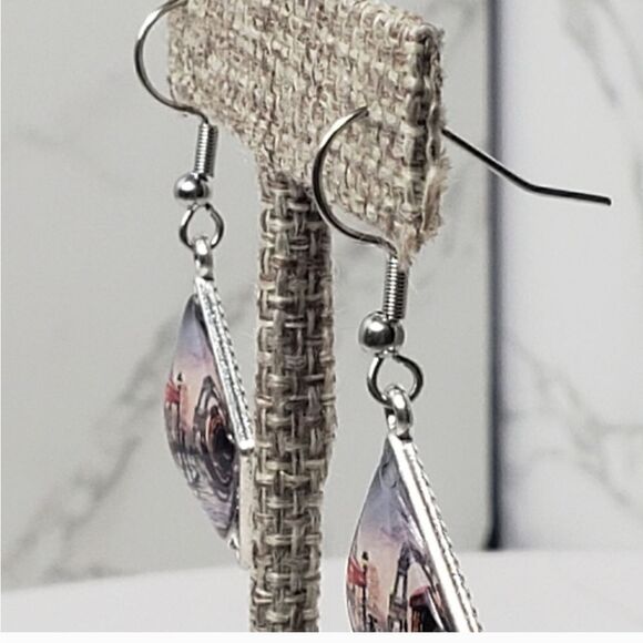 EIFFEL TOWER Dangle French Hook Earrings - Picture 3 of 5